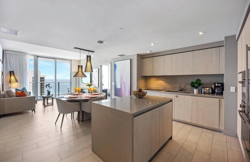 Hollywood South Central Beach Condo | 5-BR Retreat, Resort & Valet Included 14 Guests