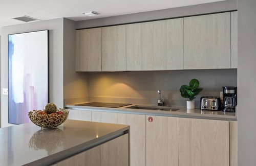 Hollywood South Central Beach Condo | 5-BR Retreat, Resort & Valet Included 14 Guests