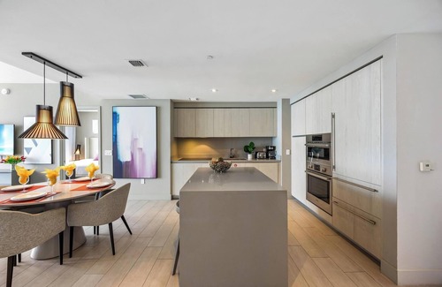 Hollywood South Central Beach Condo | 5-BR Retreat, Resort & Valet Included 14 Guests