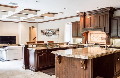 Bay Isle House | 5 BR SIESTA KEY SPA GETAWAY WITH GOLF SIMULATOR, TURFED YARD, AND MANCAVE.