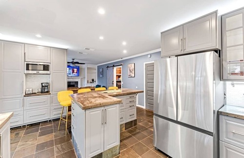 Grand Prairie House | 5 BR w/Pool, close to Six flags, cowboy stadium