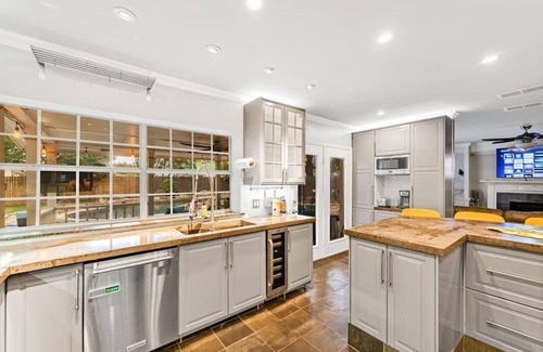 Grand Prairie House | 5 BR w/Pool, close to Six flags, cowboy stadium