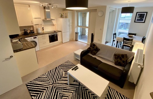 Cambridge Apartment | 5* Brand New Apartment Cambridge Train Station