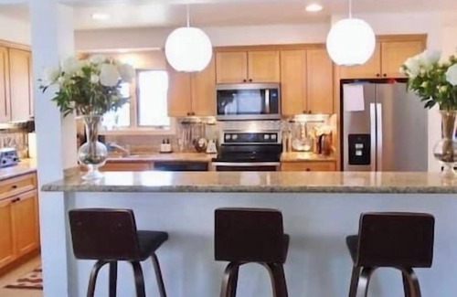 Aspen House | 5 Cheerful Spacious Home, Near Town, Views!