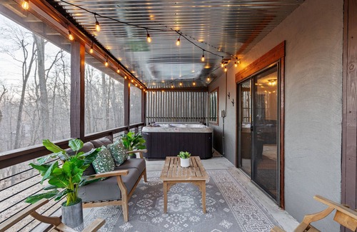 Berkeley Springs Cabin | 🏔️5 EnSuites🌲Close to town✨Modern Luxury🪴Spa Hot Tub🎲Game Tables🌟