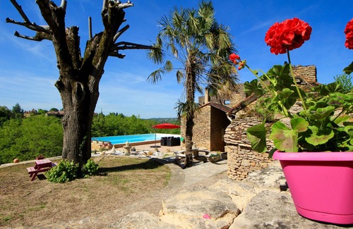 Le Buisson-de-Cadouin House | 5 gîtes, a pretty stone house and 2 swimming pools in the heart of Périgord Noir