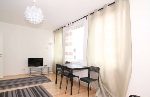 Offenbach am Main Apartment | 5 Guests / 3-room Apartment at CITY CENTER
