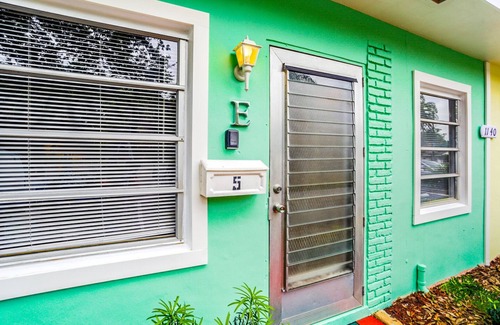 Edgewood Apartment | #5 Heated Pool, Private Patio & Grill, 1BR+sunroom