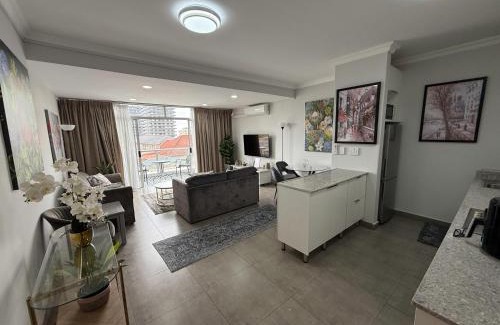 Cape Town City Centre Apartment | 5 Inverness super luxury one bedroom with pool with garden