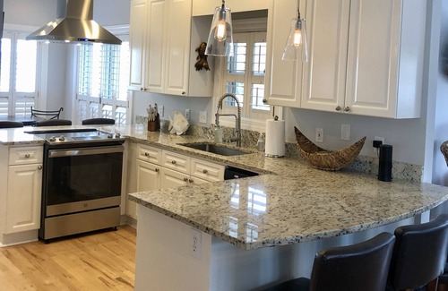 Old Village House | 5 KING BEDS! OLD VILLAGE LOCATION!nClose to Beaches, Shem Creek and Charleston