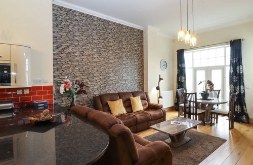 Thornthwaite Cottage | 5 LADSTOCK HALL, character holiday cottage, with a garden in Keswick