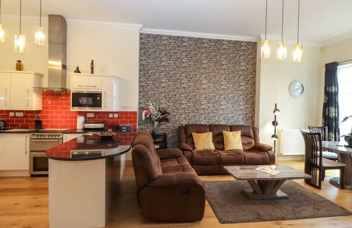Thornthwaite Cottage | 5 LADSTOCK HALL, character holiday cottage, with a garden in Keswick