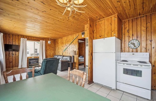 Oscoda Cabin | #5 | Lake Views with Big Windows & Bath