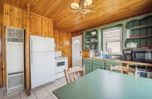 Oscoda Cabin | #5 | Lake Views with Big Windows & Bath