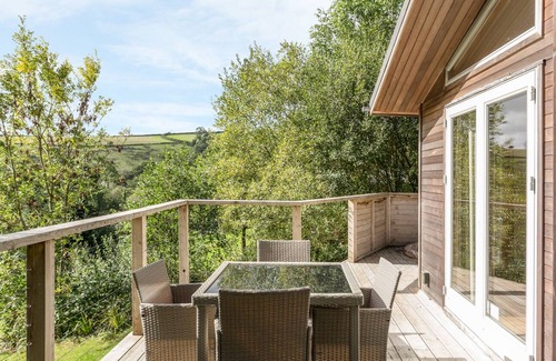 Looe House | 5 LAKE VIEW, family friendly, with hot tub in Lanreath