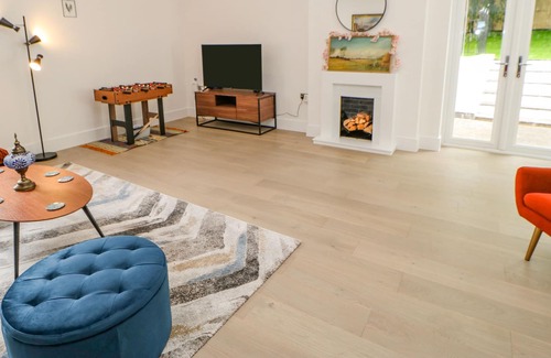 Appleby-in-Westmorland Apartment | 5 LAUREL MOUNT, pet friendly, with a garden in Kirkby Thore