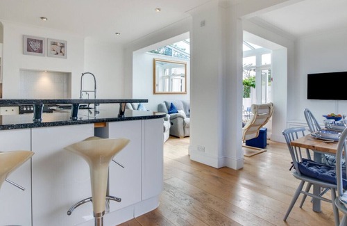 Lusty Glaze House | 5 Lusty Glaze Road - Four Bedroom House, Sleeps 7