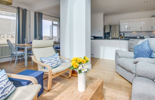 Lusty Glaze House | 5 Lusty Glaze Road - Four Bedroom House, Sleeps 7
