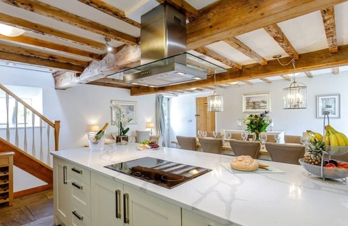 Bradbourne House | 5* LUXURY, AWARD WINNING, WATERSIDE BARN, DERBYSHIRE, SLEEPS 8-10 PERSONS+1 DOG