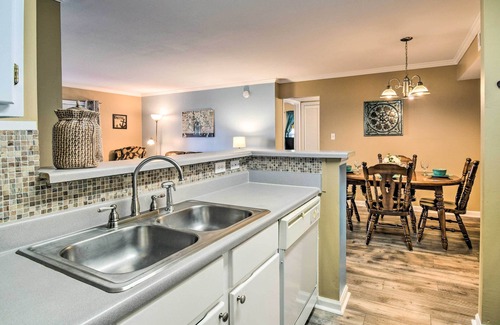Gulf Shores Condo | 5 Mi to Beach: Gulf Shores Condo w/Perks!