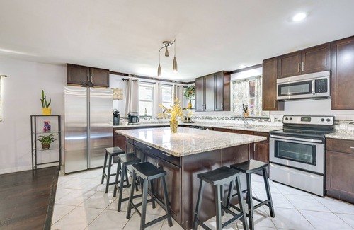 Lake Magdalene House | ~ 5 Mi to Beaches: Spacious Tampa Bay Home!