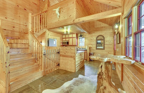 Eureka Springs Cabin | 5 Mi to Beaver Lake: Family Cabin w/Game Room