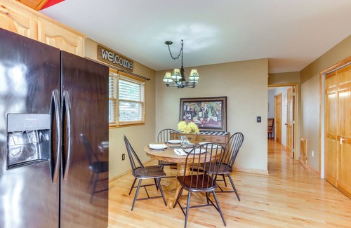 Murphy Cabin | 5 Mi to Cherokee Lake: Pet-Friendly Cabin w/Deck!