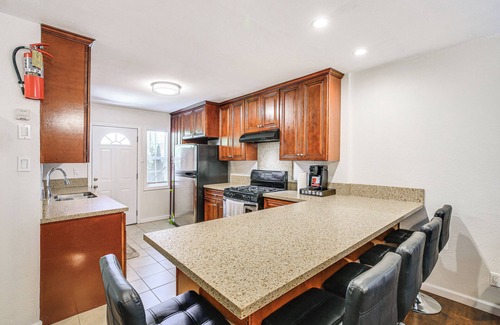Harbor House | 5 Mi to Coast: Centrally Located Long Beach Home!