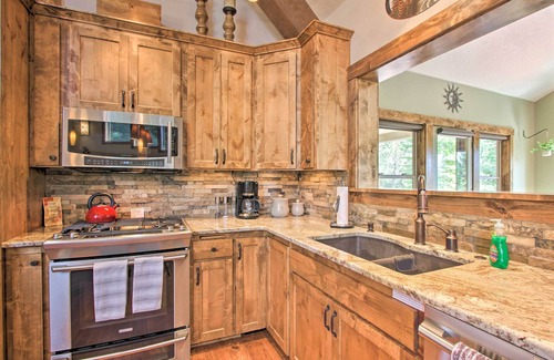 Crescent Cabin | 5 Mi to Crescent Lake: Dog-Friendly Oregon Getaway