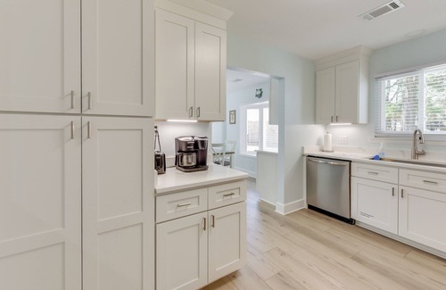 Port Royal House | 5 Mi to Dtwn Beaufort: Home w/Screened-In Patio