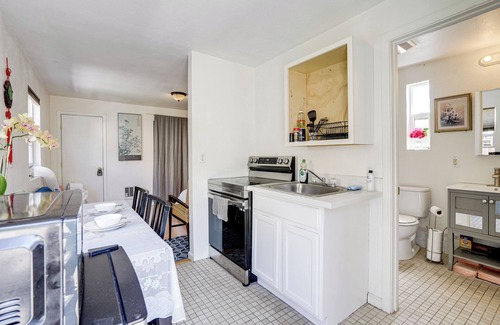 Dimond House | 5 Mi to Dtwn Oakland: Studio w/Shared Patio