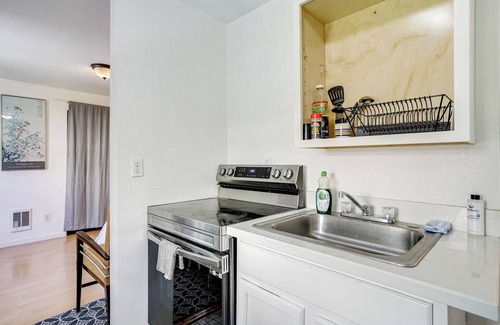 Dimond House | 5 Mi to Dtwn Oakland: Studio w/Shared Patio
