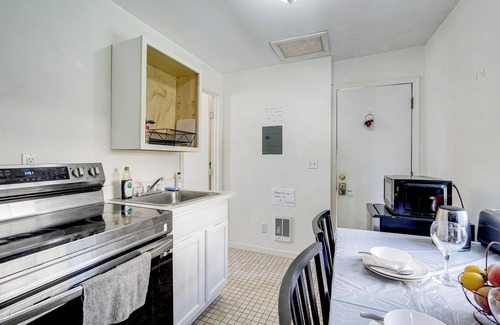 Dimond House | 5 Mi to Dtwn Oakland: Studio w/Shared Patio