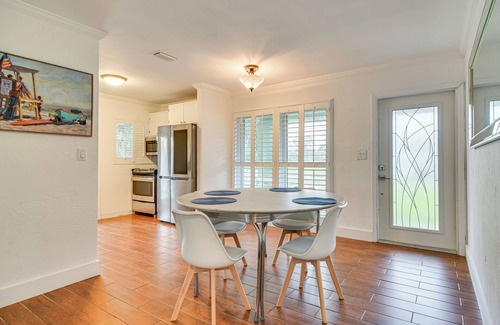 Shore Acres House | 5 Mi to Dtwn: Pet-Friendly Home in St Petersburg!