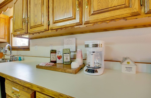Waynesville House | 5 Mi to Dtwn Waynesville: 4-Acre Group Getaway!