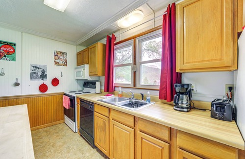 Waynesville House | 5 Mi to Lake Junaluska: Mtn Haven w/Deck!
