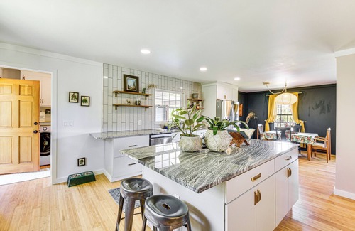 Salem House | 5 Mi to Lake Keowee: Stylish Salem Home w/Yard!