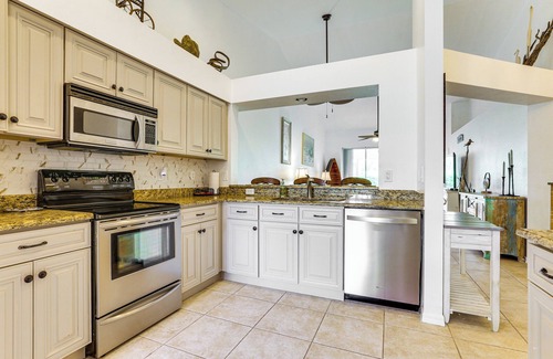Crown Pointe Villa | 5 Mi to Naples Beach - Getaway w/Screened Lanai!