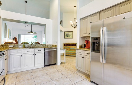 Crown Pointe Villa | 5 Mi to Naples Beach - Getaway w/Screened Lanai!