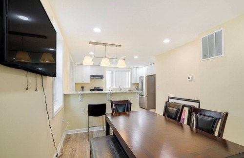 Washington House | 5 Mi to National Mall: DC Townhome!