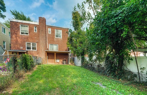 Washington House | 5 Mi to National Mall: DC Townhome!