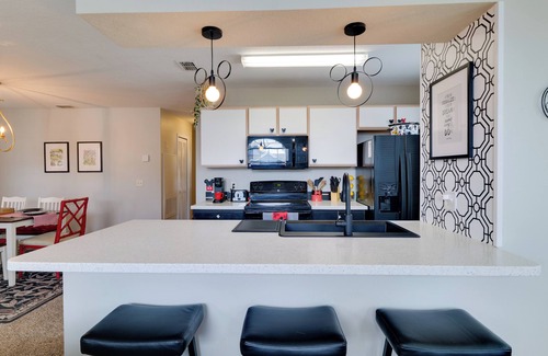 West Kissimmee Condo | 5 Mi to WDW: Resort-Style Condo w/Pool Access