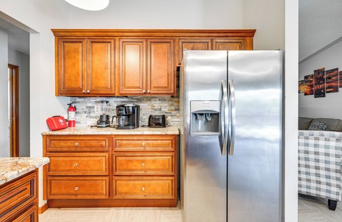 Spring Hill House | 5 Mi to Weeki Wachee: Spring Hill Home w/Lanai