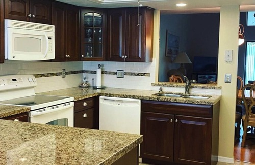 Gleneagles House | 5 miles from downtown Naples 5th Avenue!