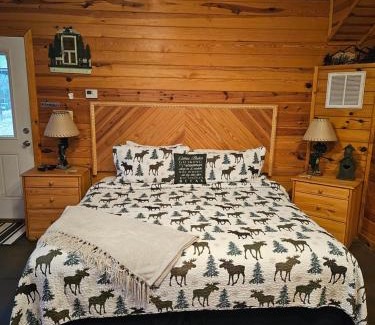 Eureka Springs Apartment | 5 Min Beaver Lake King Bed Fire Pit Jetted Tub #1