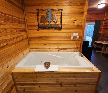 Eureka Springs Apartment | 5 Min Beaver Lake King Bed Fire Pit Jetted Tub #1