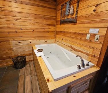 Eureka Springs Apartment | 5 Min Beaver Lake King Bed Fire Pit Jetted Tub #1