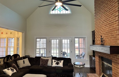 Monroe House | 5 min-downtown Monroe, & Wedding Venues. UGA Stanford Stadium just 20 minutes!