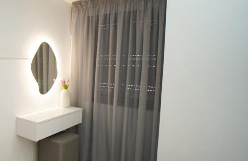 Quartier Des Mimosas Apartment | 5 min drive from Train Station with Parking, Air Conditioning & IPTV -Ideal for CAN 2025
