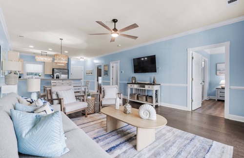 Central Myrtle Beach Condo | 5 Min Drive To The Beach & On The Golf Course!